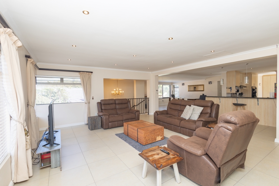 4 Bedroom Property for Sale in Flamingo Vlei Western Cape